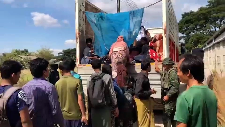 ตร.แม่สอด จับโรฮิงญา 71 คน แอบเข้าไทย ซุกตัวทนหนาวในสุสานชายแดน