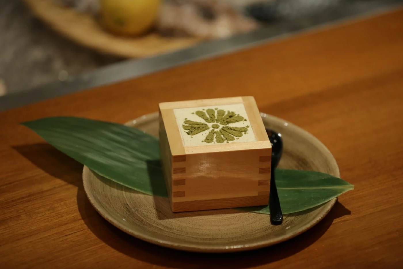 เชฟปรุงสดระหว่างทาน กับอาหารสไตล์ “โรบาทายากิ” แนวปิ้งย่างที่ร้าน Yankii