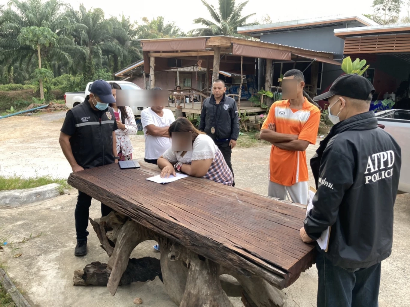 รวบยกแก๊ง 5 ผู้ต้องหาเมืองกระบี่ ค้ากามเยาวชนในร้านคาราโอเกะ