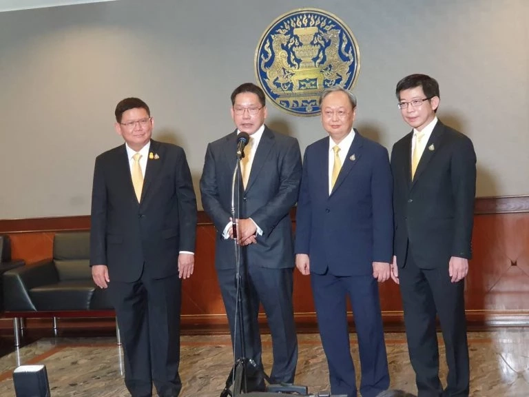 4 กุมาร" ลาออก ครม. เข้าทำเนียบรัฐบาลวันสุดท้าย (แฟ้มภาพ)