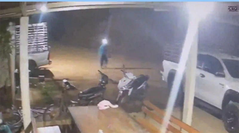 เจ้าของเป็นงง!! เพื่อนบ้านบุกเผารถถามเผาทำไมตอบเพียง “อื่ม”