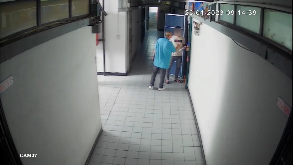 ตำรวจตามรวบตัว นายบอม หนุ่มหื่น บุกห้องล่วงละเมิดสาวทอม