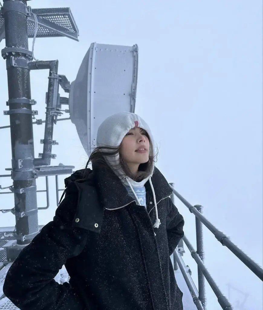 ณเดชน์-ญาญ่า เสริฟความหวาน ท้าลมหนาวจุ๊บแก้มออกสื่อ แฟนๆแห่แซวสนั่น