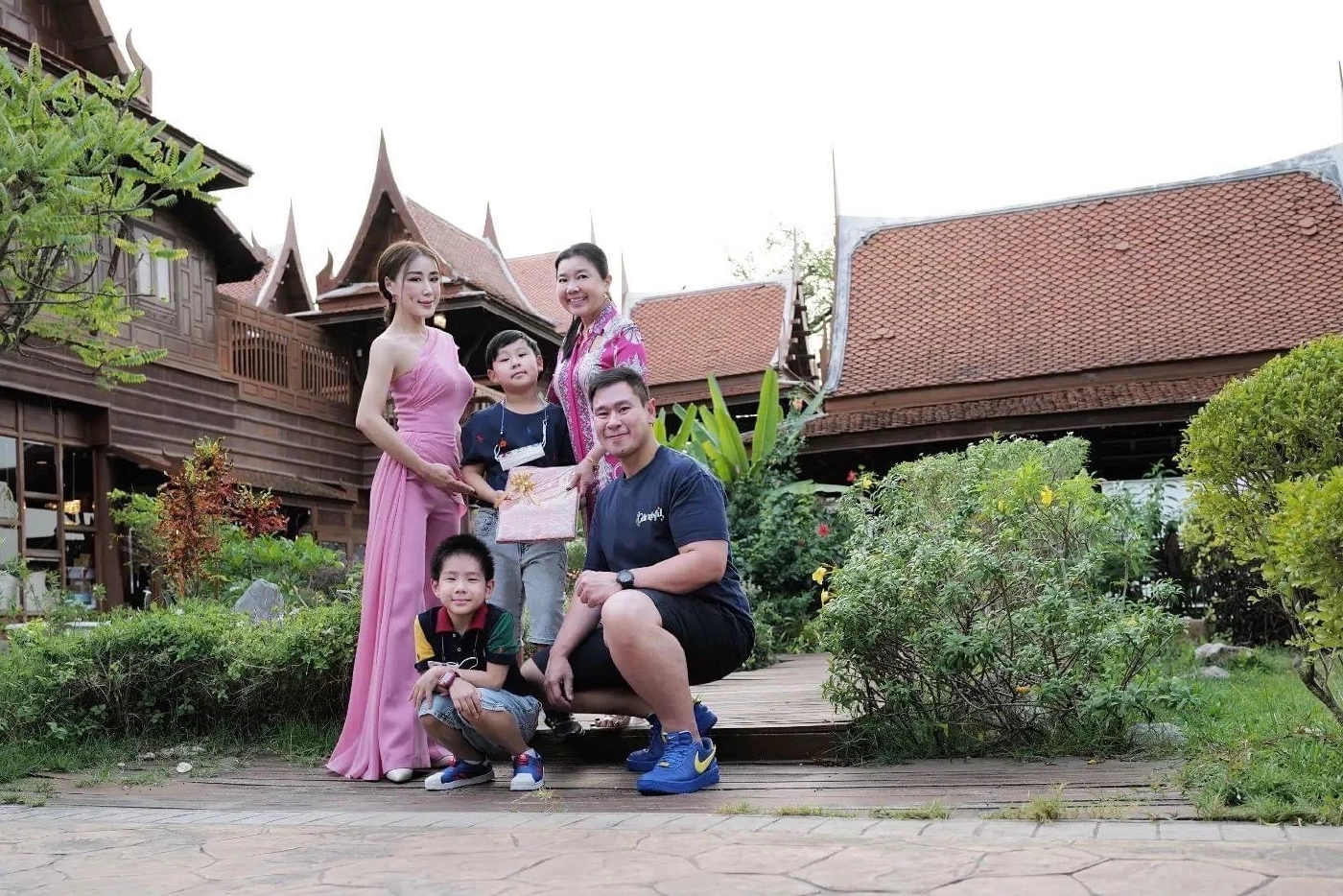 เจาะลึกบ้านใหม่ของแม่สามี “เอิร์น ณัชชา” ใหญ่โตระดับคฤหาสน์ (มีคลิป)