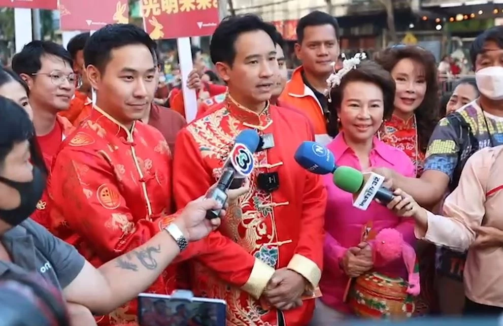 "พิธา" เปิดตัวว่าที่ผู้สมัคร ส.ส.เขต 1 กทม. ลงพื้นที่พบปชช.-อวยพรตรุษจีน