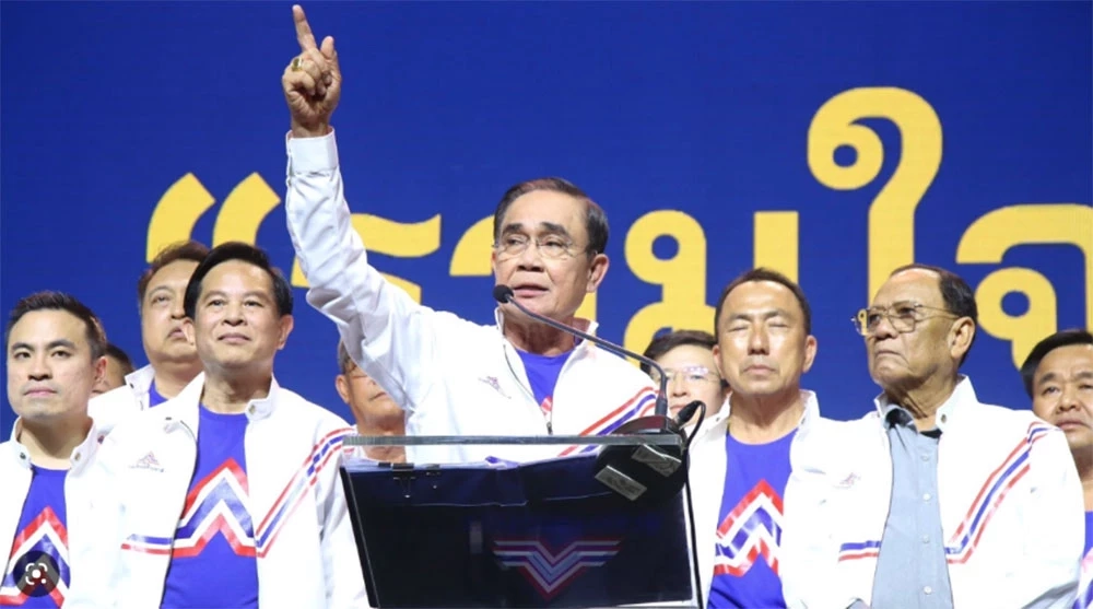 พล.อ.ประยุทธ์ จันทร์โอชา ยกทัพใหญ่ รทสช. ปราศรัยชุมพรครั้งแรก