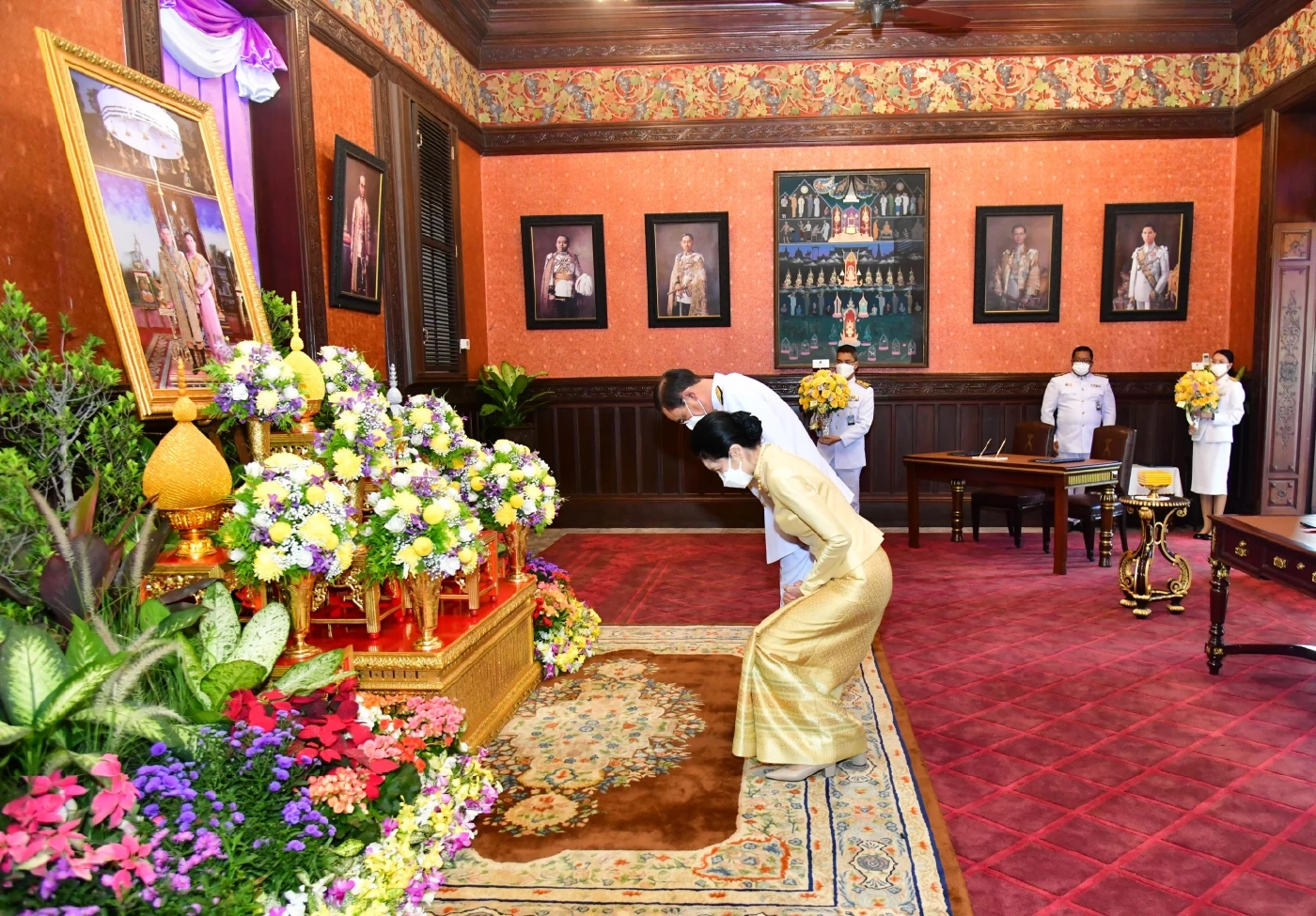 “นายกฯ”และภริยา นำ ครม. ลงนามถวายพระพร ในหลวง-พระราชินี เนื่องในโอกาสขึ้นปีใหม่ พุทธศักราช 2566