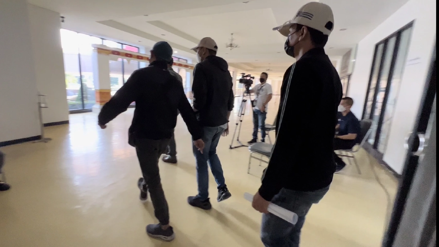 3 เจ้าหน้าที่ดีเอสไอเข้ามอบตัววานนี้(28 ม.ค.)