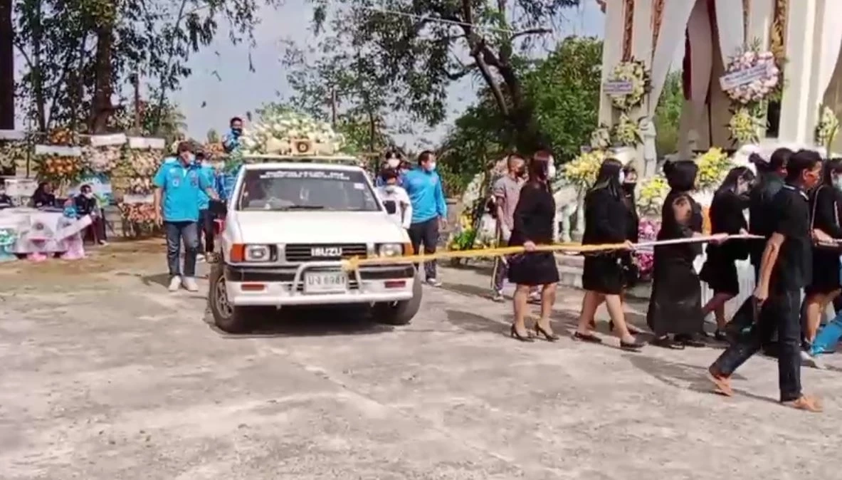 เผาแล้ว "น้องคิตตี้" เหยื่อไอ้คลั่ง พ่อแม่ร่ำไห้แทบขาดใจ