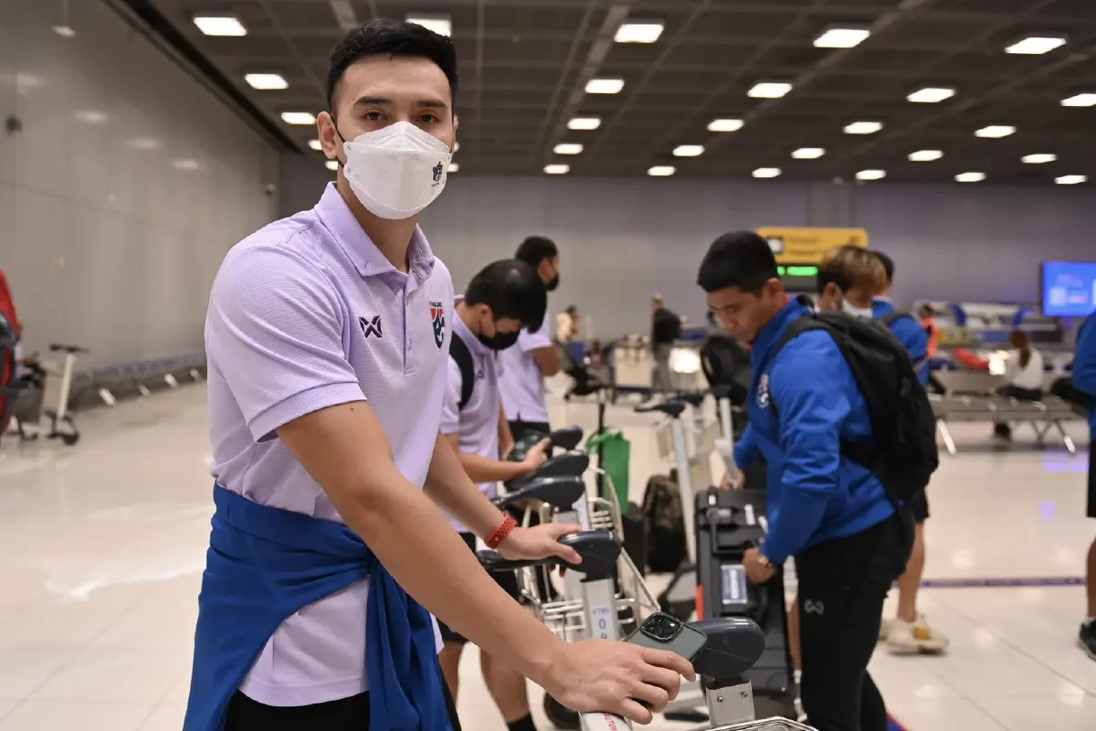 “ช้างศึก” เดินทางกลับถึงไทย "ธีราทร" ลั่นยังไม่ยอมแพ้