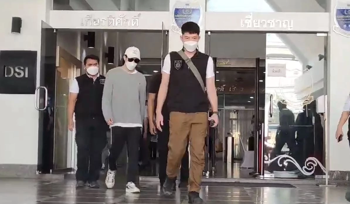 "ซาร่า" หอบเงินสด 1 ล้าน ประกันตัวแฟนหนุ่ม เตรียมชี้แจงทุกเรื่องเย็นนี้ (คลิป)