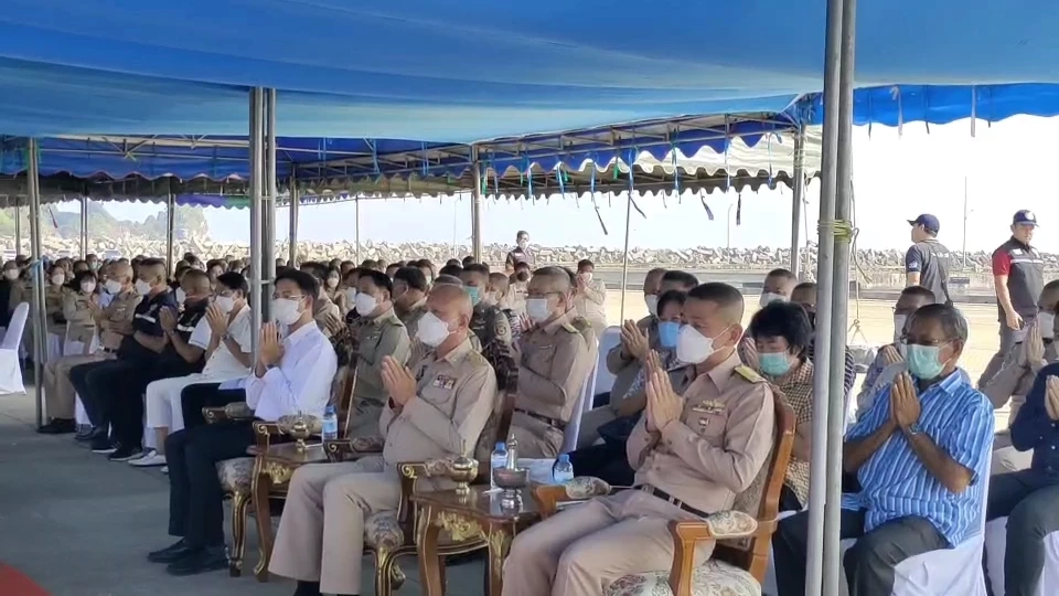 กองทัพเรือ ทำบุญอุทิศให้ กำลังพล"ร.ล.สุโขทัย" ยันไม่ล้มเลิกค้นหาผู้สูญหาย