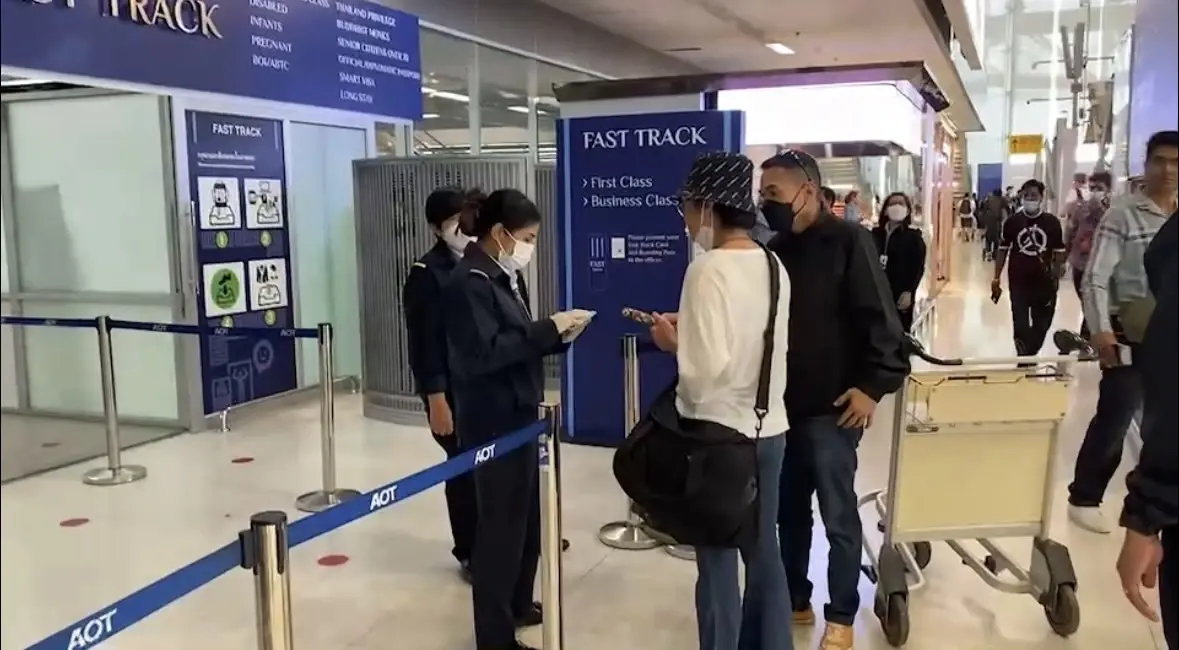 “ทับทิม” บินมอบตัวเอฟบีไอ สู้คดีชนแล้วหนี สหรัฐ