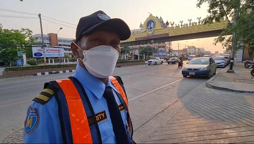 นายเสน่ห์ กล่ำโพชน์ อายุ 58 ปี รปภ.คอนโดมิเนียม 