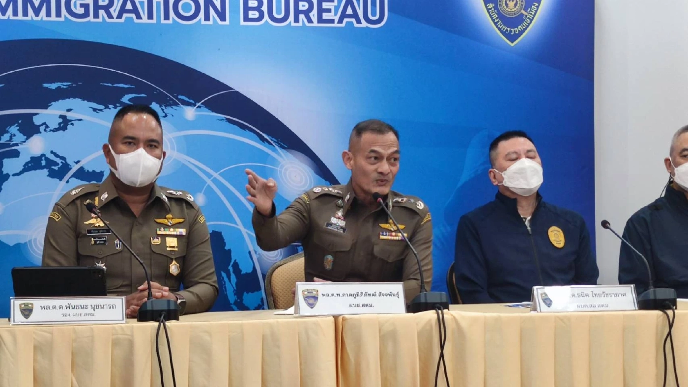 สื่อจี้ถาม ผบช.สตม. ผู้กองไบร์ท โดดเด่นด้านไหน เจอถามกลับ น้องมีสามีหรือเปล่า