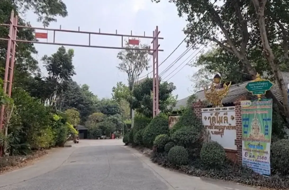 คนดูแลวัด โต้เพจดัง พระนั่งล้อมวงจั่วไพ่ ไม่ได้อยู่วัดโมลี