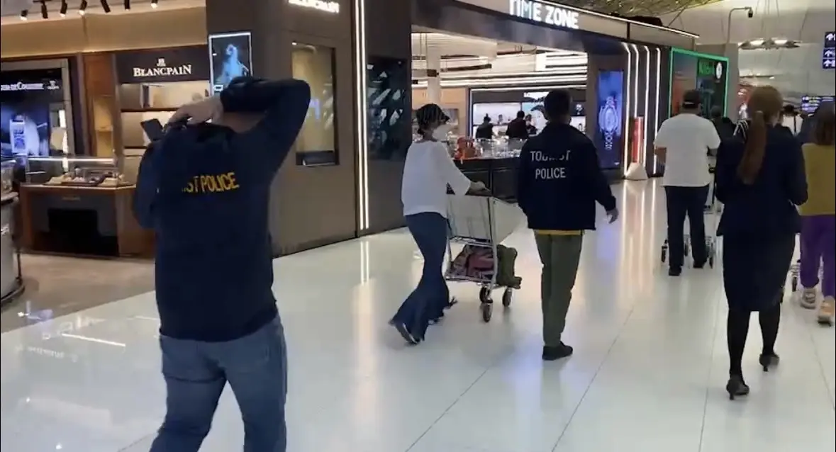 “ทับทิม” บินมอบตัวเอฟบีไอ สู้คดีชนแล้วหนี สหรัฐ