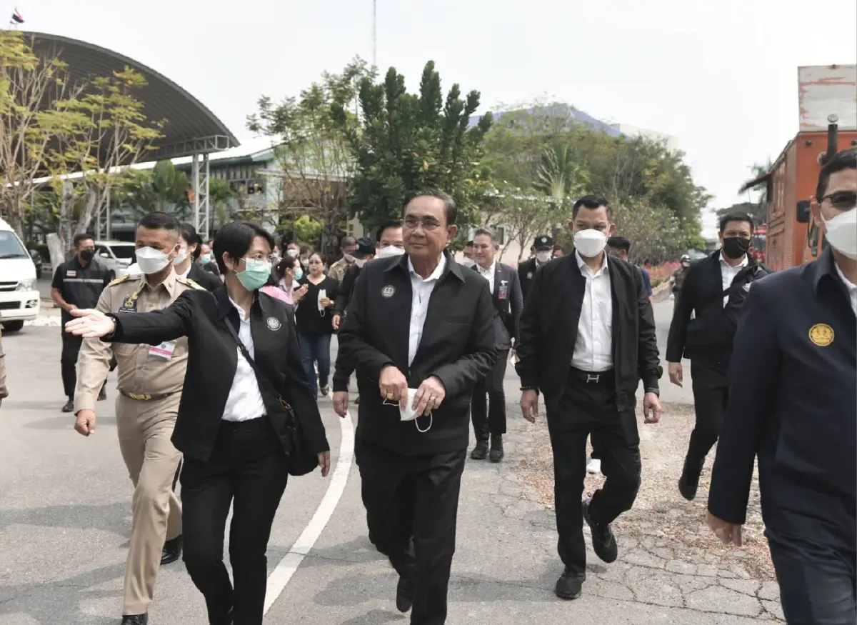 “นายกฯ” พูดไฟดับ! ย้ำไม่ได้มาหาเสียง อ้อนฝากใจให้ชาวแม่กลองดูแล