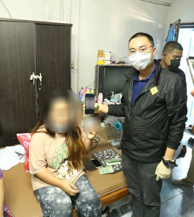 ตำรวจ 191 รวบสาวมือปล่อยคลิป "ครูศิลปะ" ฟันรายได้หลักหมื่น