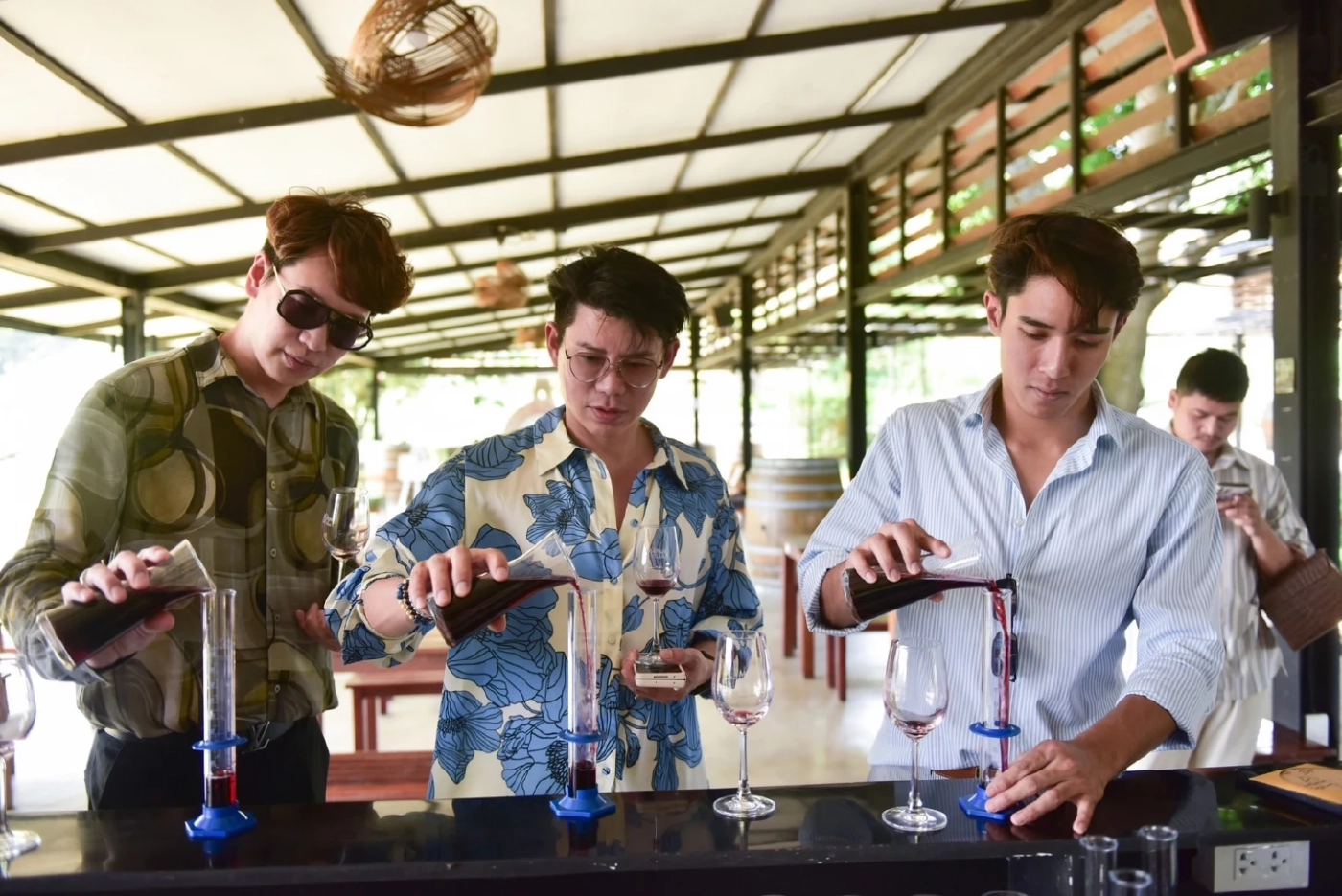 ตามแม่จ้า “แพรววณิชยฐ์” นำแก๊งซูปร้าฯแฟมิลี่ พาเที่ยวเทศกาลเก็บองุ่น