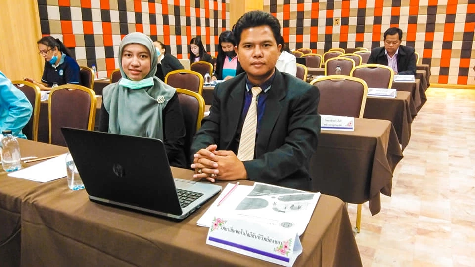 ดร.มังโสด หมะเต๊ะ (ขวา)