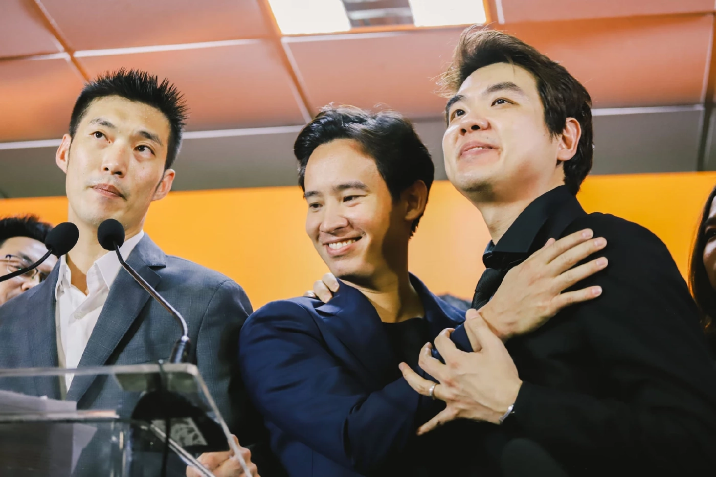 ส้มเดือด"ปิยบุตร" ฉะ "พิธา" หลังอีกฝ่ายแท็กหา "เลิกมือไม่พายเอาเท้าราน้ำ"