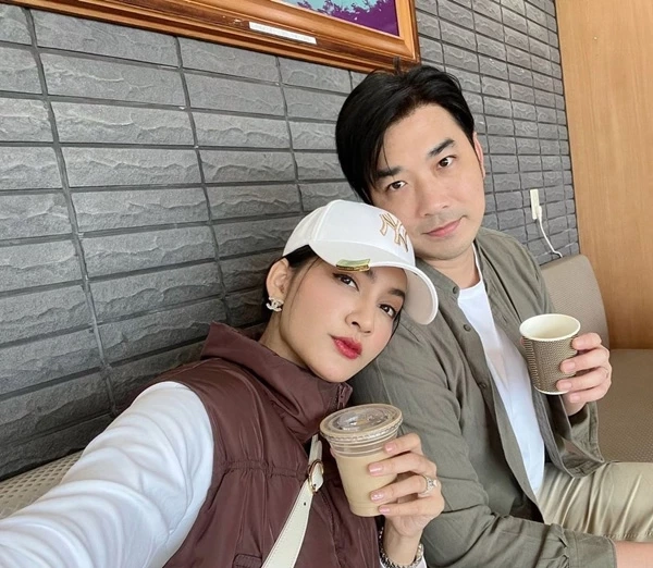 ขาเตียงไม่สั่น "เจมส์ - ครูก้อย" เผยเคล็ดไม่ลับใช้ชีวิตคู่ 7 ปี รักหวานฉ่ำ