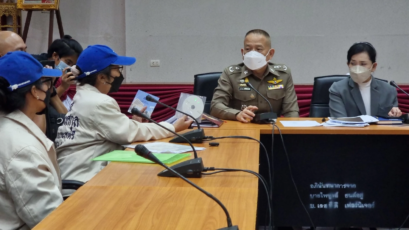 "ปวีณา" พาผู้ปกครองเด็กออทิสติก ถูกพี่เลี้ยงทำร้าย พบผู้การนนท์ช่วยจี้คดี