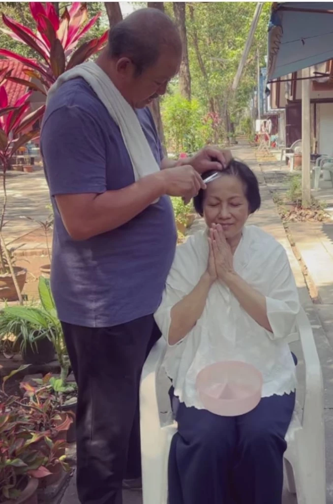 มิ้น มิณฑิตา เผยโมเมนต์น่ายินดี คุณแม่น้ำหวาน ปลงผมบวชชี