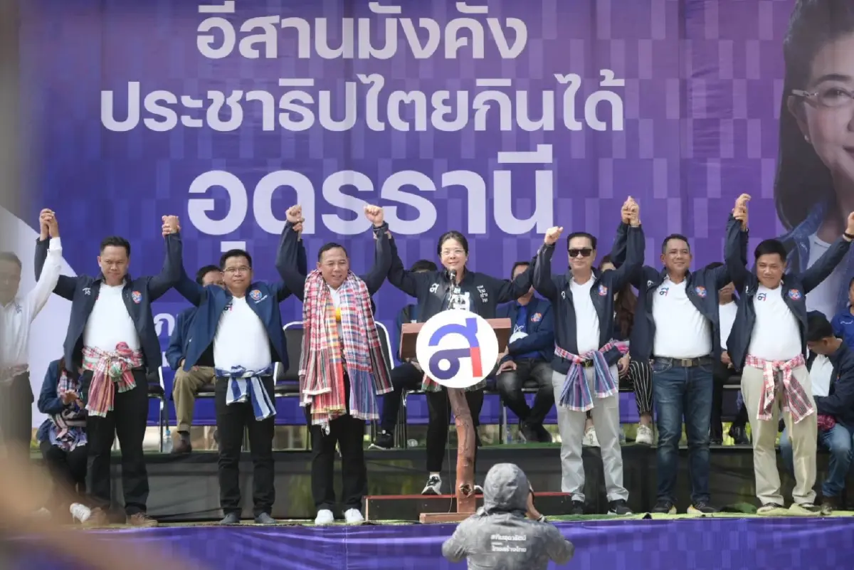 "หญิงหน่อย" ลุยอุดรฯ เปิดตัวผู้สมัครส.ส.เขต 5 ท่ามกลางพี่น้องเสื้อแดงพรึ่บ