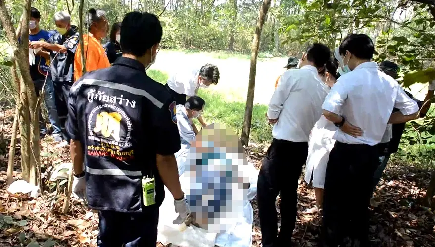 ผงะ! ยายวัย 68 พาญาติถางป่ากระถินในที่ดิน แต่กลับเจอคนแอบเข้ามาผูกคอตาย