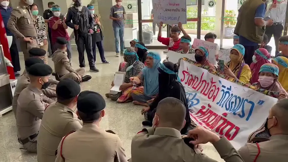 กลุ่มเพื่อน"หมอสุภัทร"ปะทะตำรวจ ขอพบปลัดสธ.แจงปมสั่งย้าย