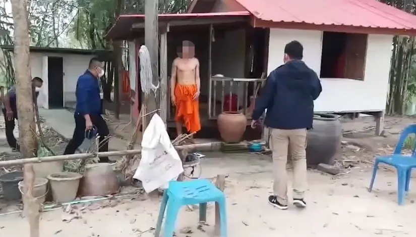 นอภ.ลาดยาว บุกจับพระทาสยานรก บวชอาศัยผ้าเหลืองหากิน เสพยาบ้าเมาคากุฎิ