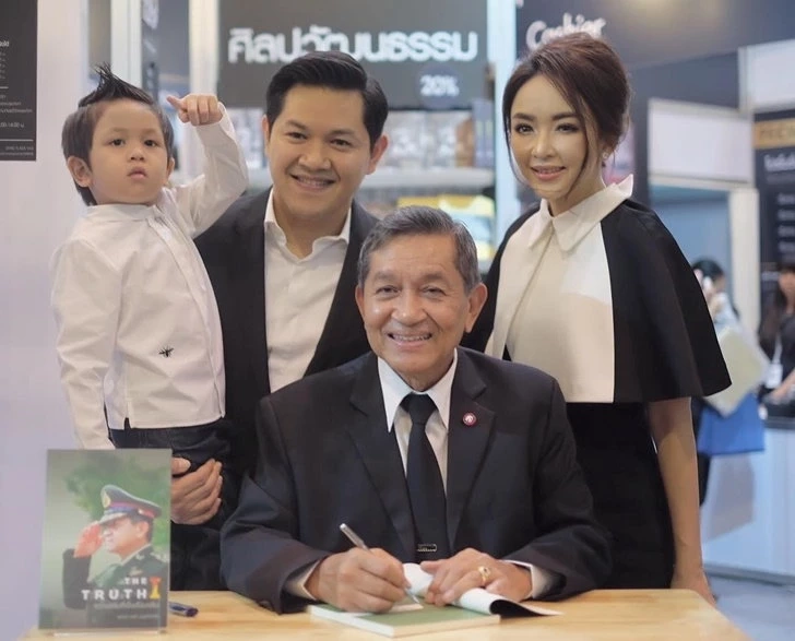 ครอบครัว บุญยรัตกลิน