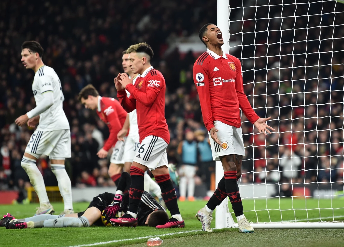 "ลีดส์ vs แมนยู" พรีเมียร์ลีก 21.00 น. เช็กสถิติ ความพร้อม ช่องถ่ายทอดสด