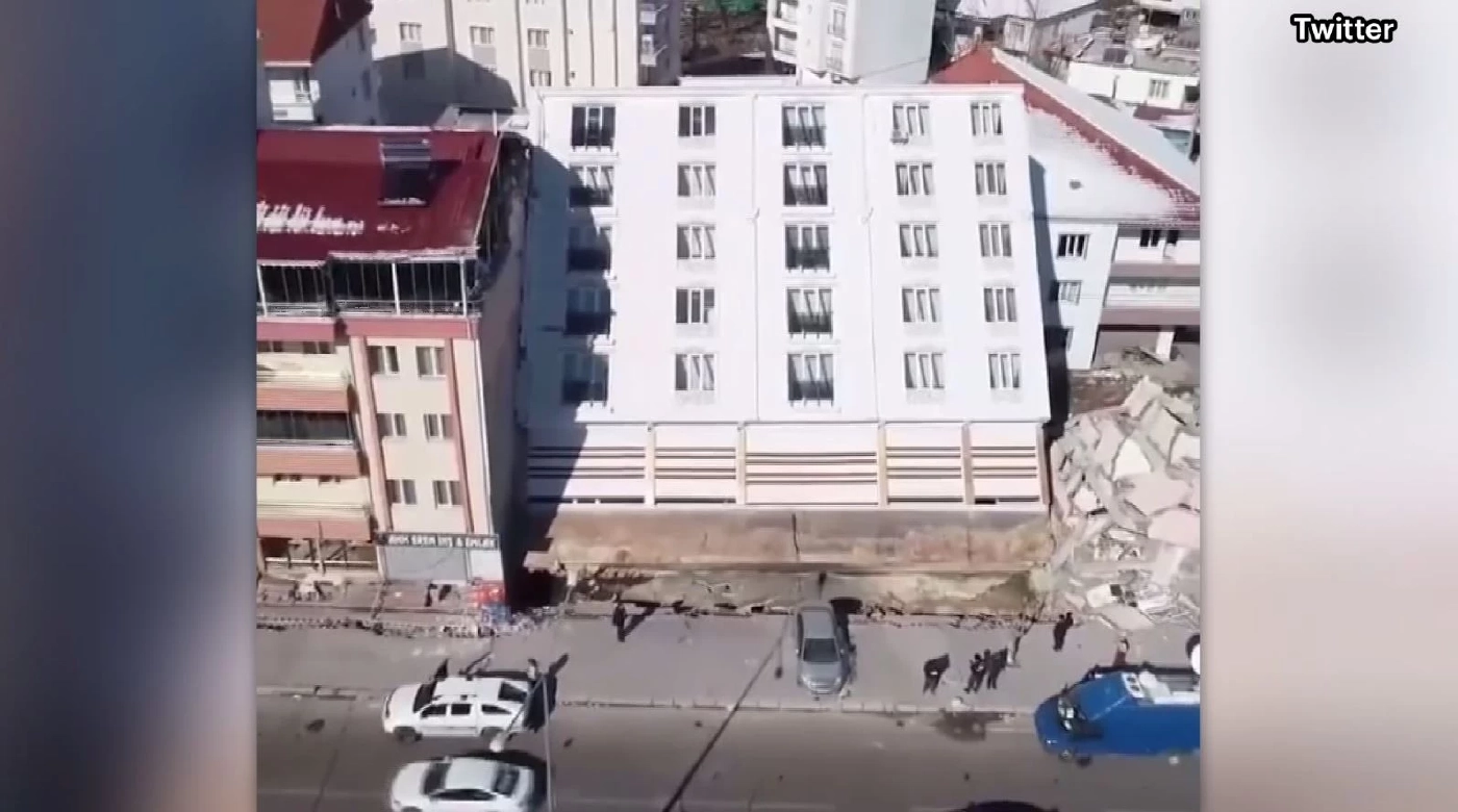 เผยภาพน่าตกใจ อาคารตุรกีไม่มีเสาเข็ม! (คลิป)