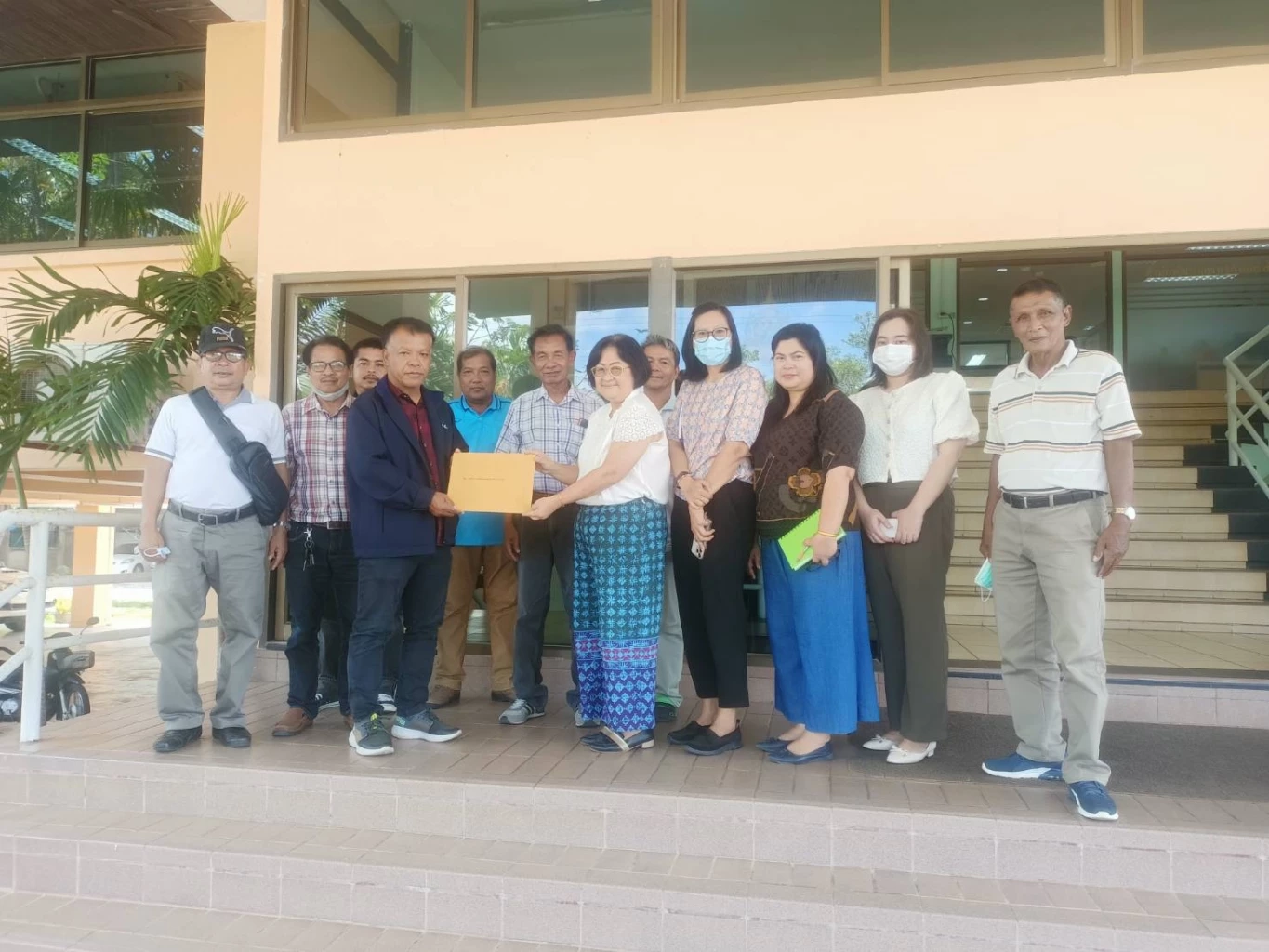 แกนนำหนุนนิคมจะนะฯ ยื่นหนังสือท้วง ม.สงขลาฯ ศึกษา SEA ไม่ชอบตามหลักการ