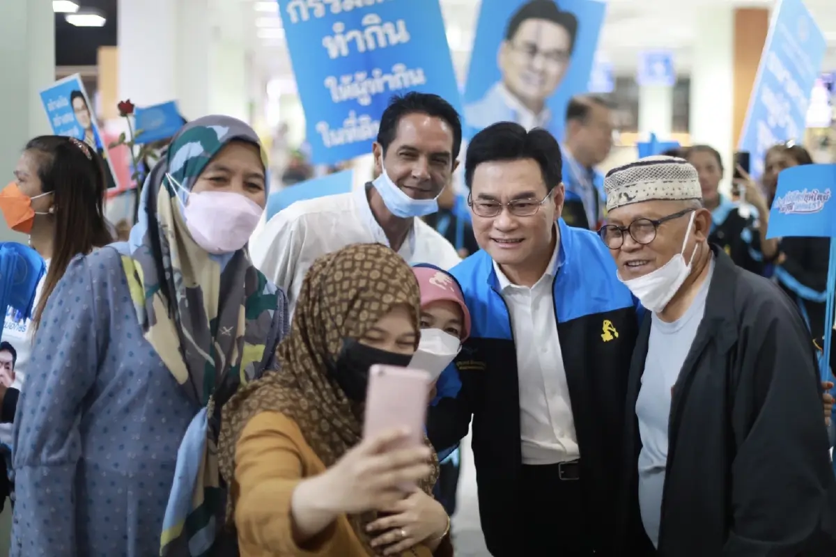 สนามบินหาดใหญ่แตก คนสงขลาแห่รับ "จุรินทร์" เชียร์เป็นนายกฯ คนต่อไป (มีคลิป)