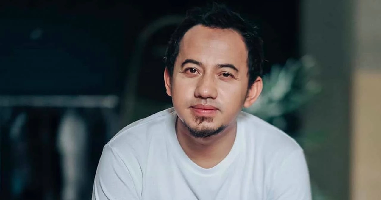 "นายเมธี อรุณ"  หรือ เมธี ลาบานูน  ศิลปิน และผู้สมัครรับเลือกตั้งส.ส. พรรคประชาธิปัตย์ รองโฆษกพรรค