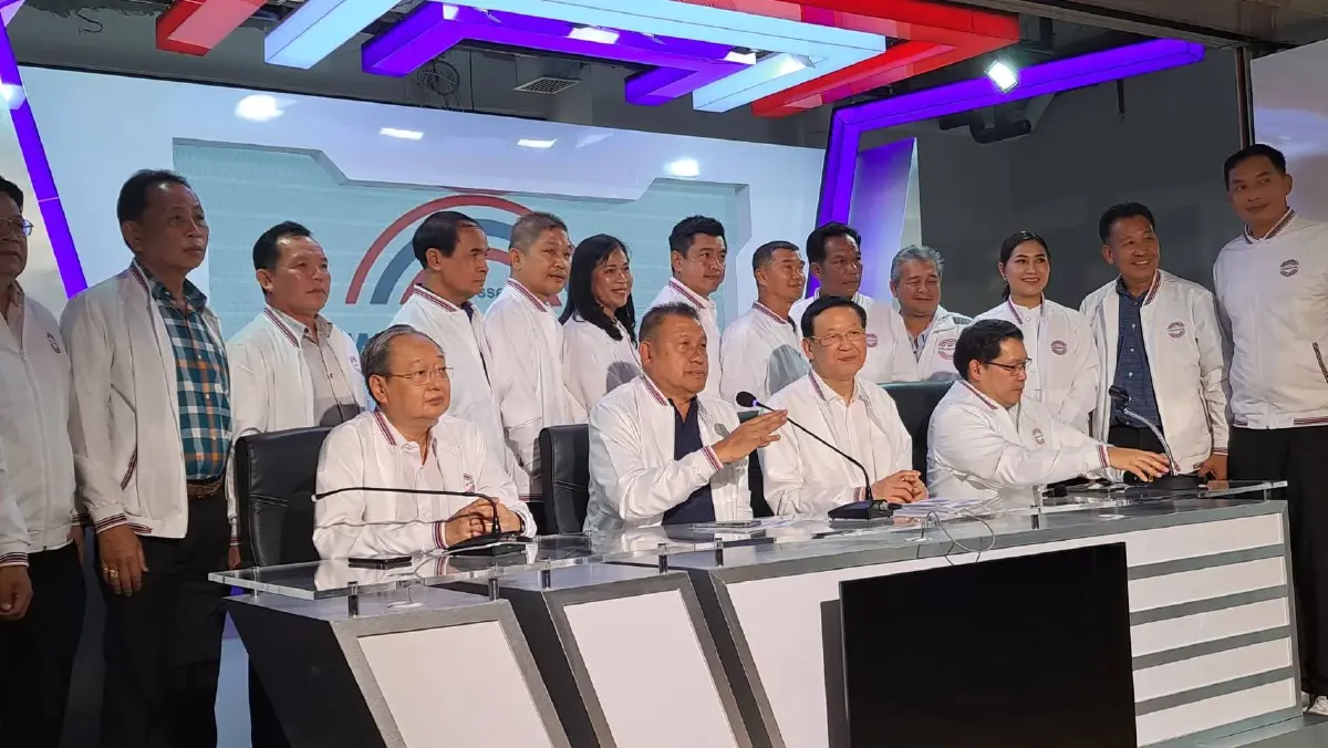 วิรัช รัตนเศรษฐ รองหัวหน้าพรรคพลังประชารัฐ แถลงข่าว “พรรคสร้างอนาคตไทย กลับบ้านพลังประชารัฐ”