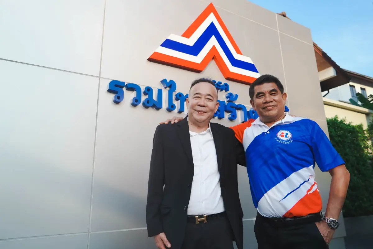 “สมหวัง-เจ๋ง ดอกจิก” อดีตแกนนำนปช. ตบเท้าสมัครสมาชิกพรรครวมไทยสร้างชาติ
