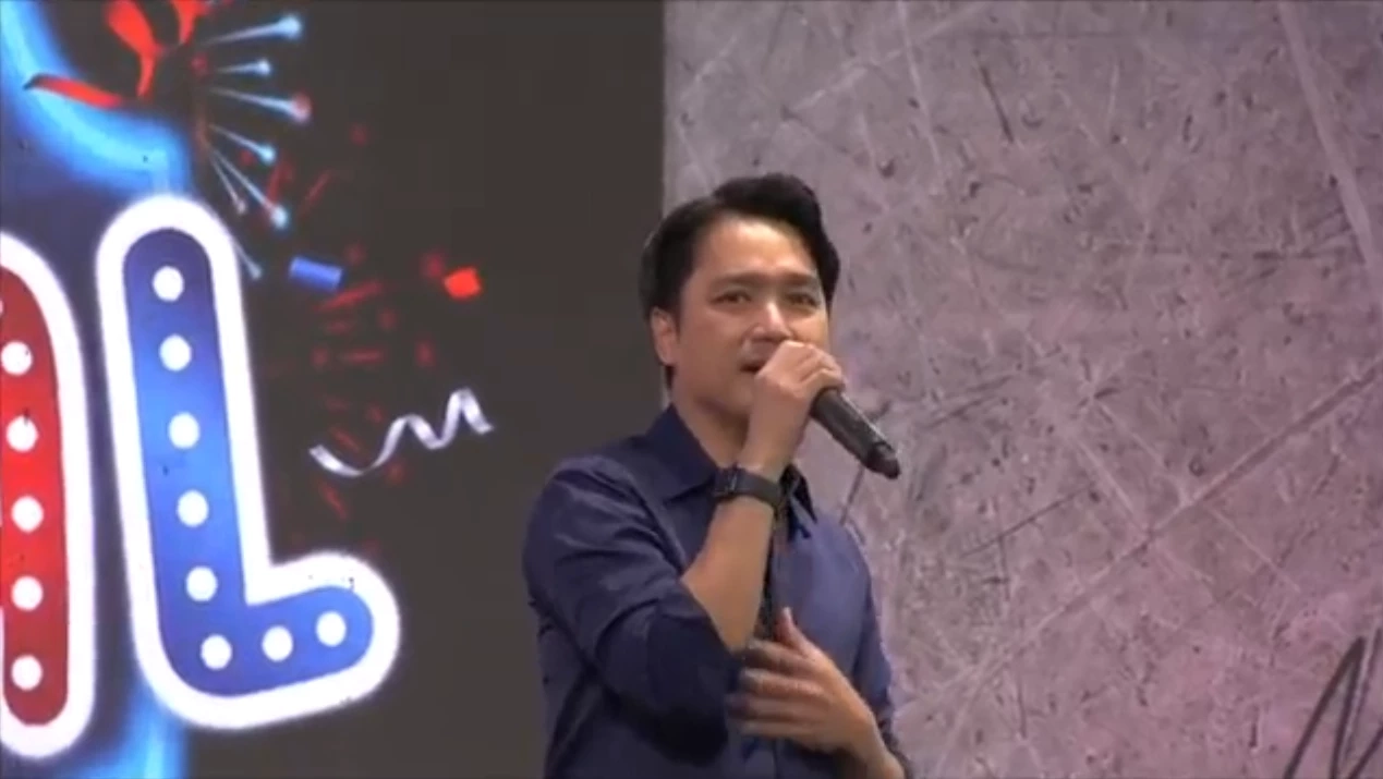 “เอ๊ะ จิรากร” ขึ้นเวทีฟรีคอนเสิร์ตที่เชียงราย ขอบคุณทุกกำลังใจ (มีคลิป)