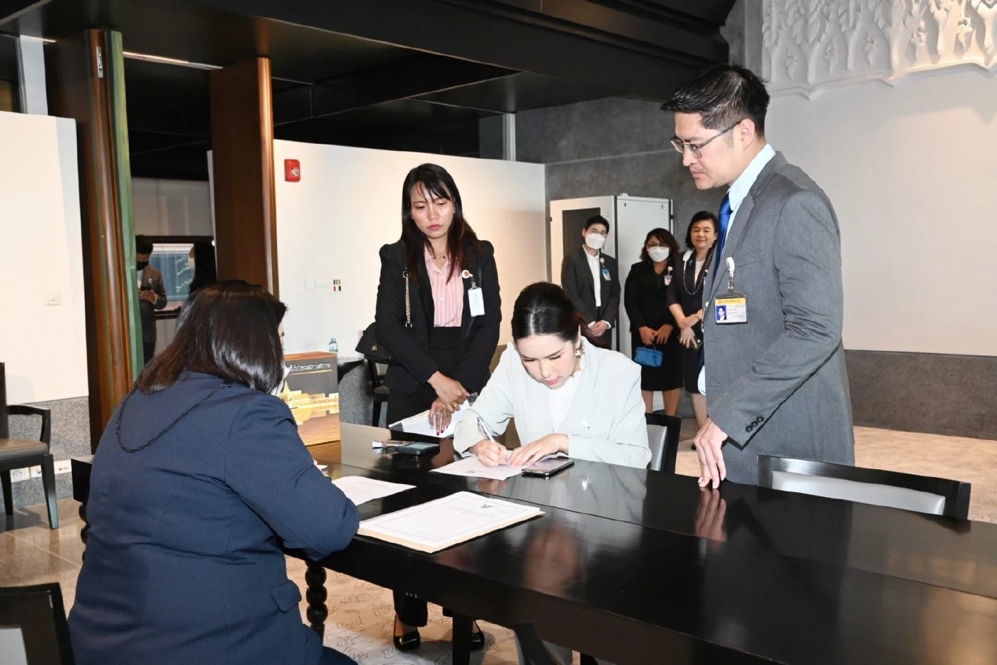 "อุ๊ ภคอร" เข้ารายงานตัว รับตำแหน่งส.ส. แทน"เต้ มงคลกิตติ์"