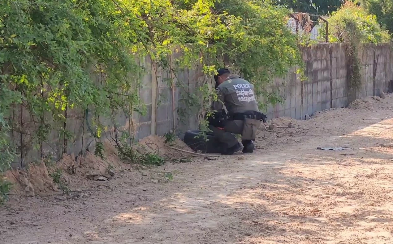 คนงานพบห่อในดิน คิดว่าเทวดาส่งทองคำมาให้ เปิดดูถึงกับผงะ