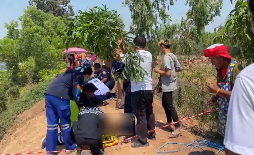 ตชด. ขับกระบะเสียหลักตกลำห้วย ลึก 5 เมตร จมน้ำเสียชีวิตพร้อมญาติ