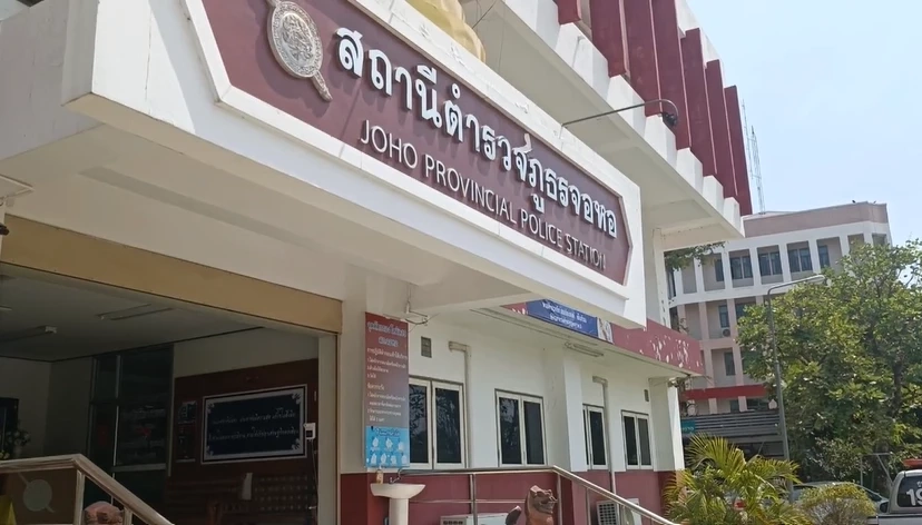 โซเชียลเสียงแตก ตร.จอหอ ตั้งด่านจับแก๊งน้ำไม่อาบ หน้าสนามแข่ง (มีคลิป)