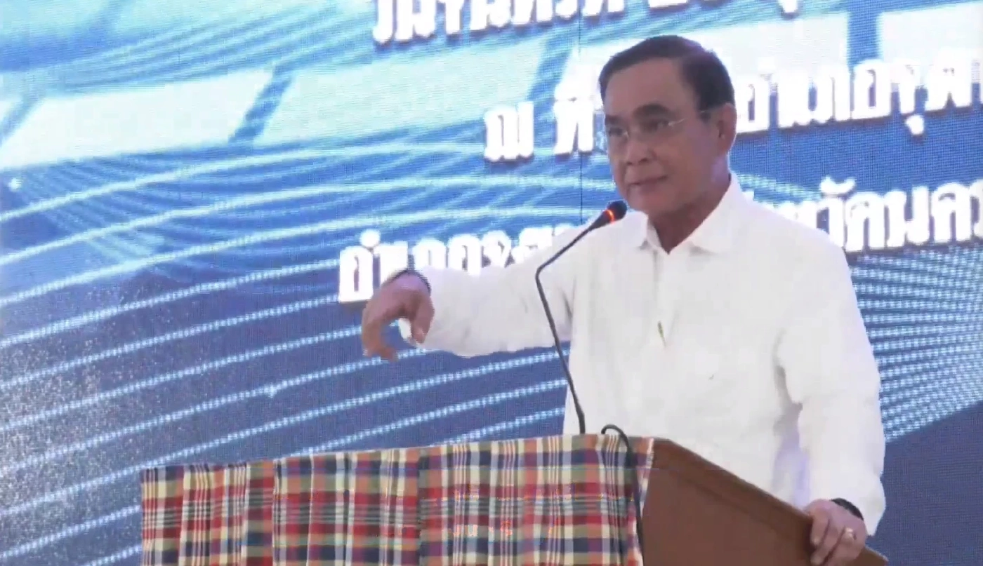 "นายกฯ" ปัดตอบยุบสภาฯ ระบุ วันนี้นำความเจริญมาให้ชาวนครฯ พร้อมขอพรพระ