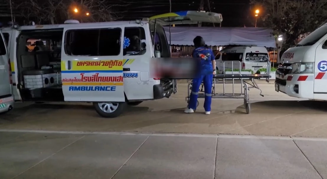 สุดสลด กระบะชนประสานงาเก๋ง หมอนวดและครูดับ 5 ศพ