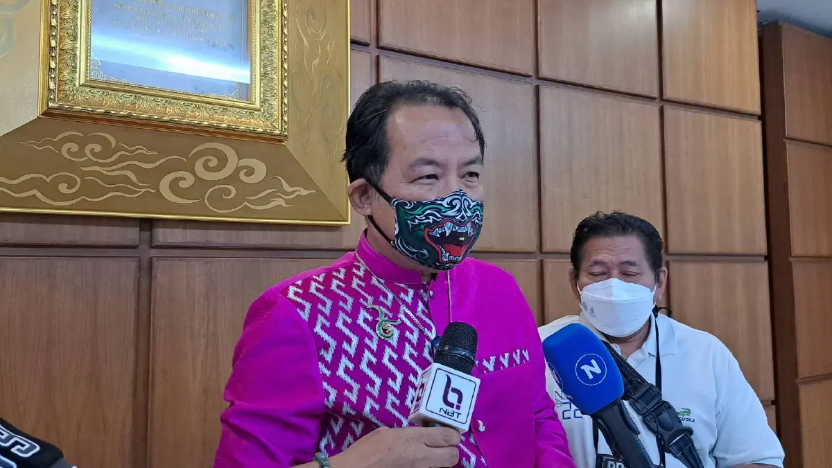 "ศรีสุวรรณ" โวยพรรคการเมืองติดป้ายบนต้นไม้ อาจผิดม.45 พ.ร.ป.พรรคการเมือง