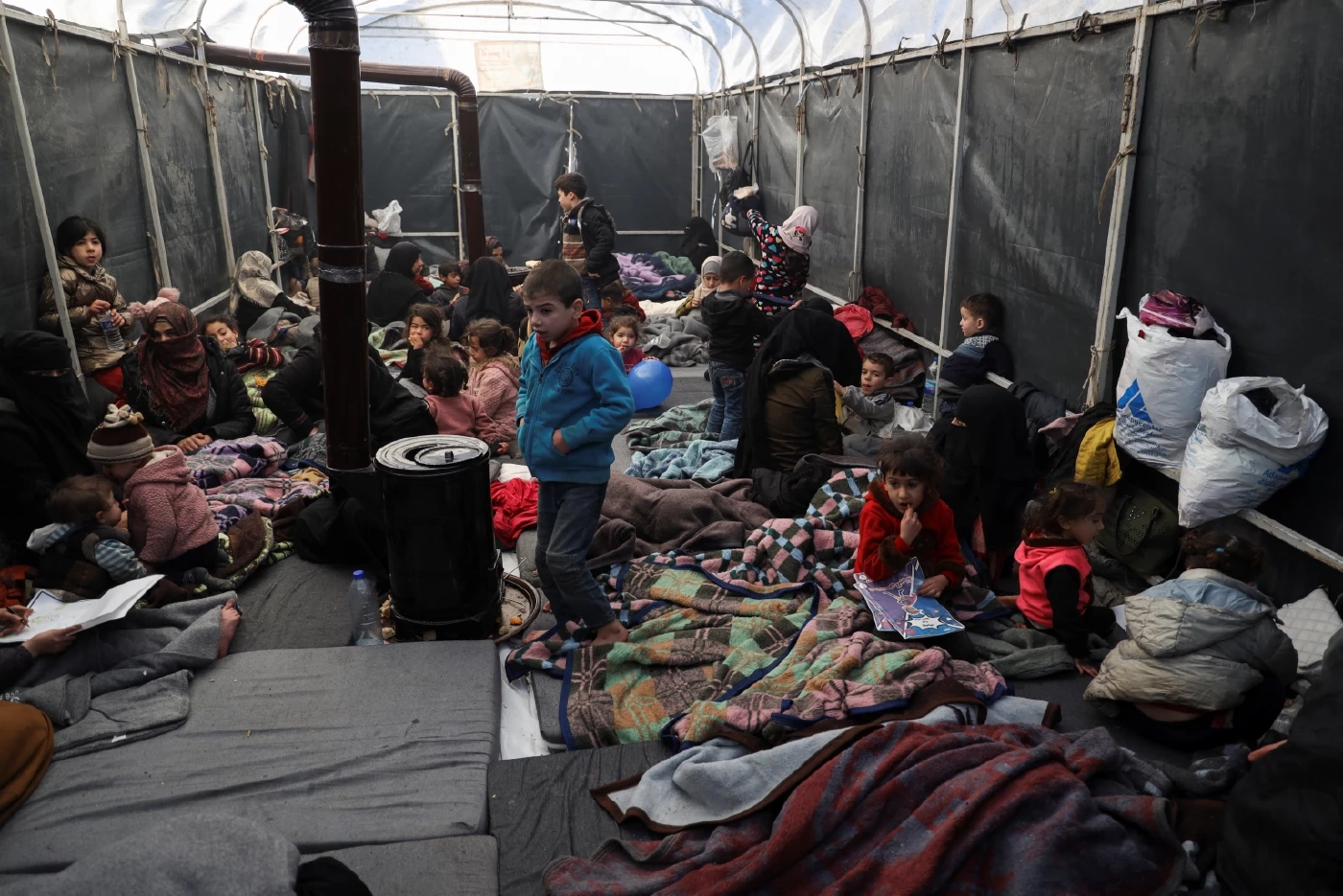 ผู้ประสบภัยในศูนย์พักพิงที่จังหวัดอิดลิบของซีเรีย